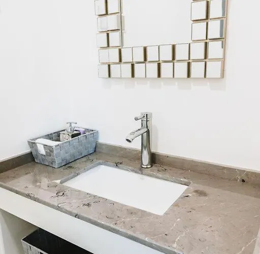 Silverwhite Apartment