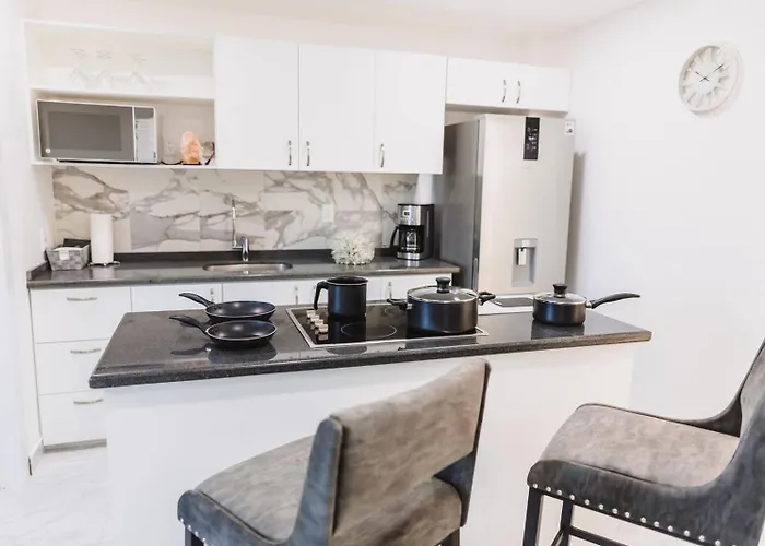 Silverwhite Apartment *